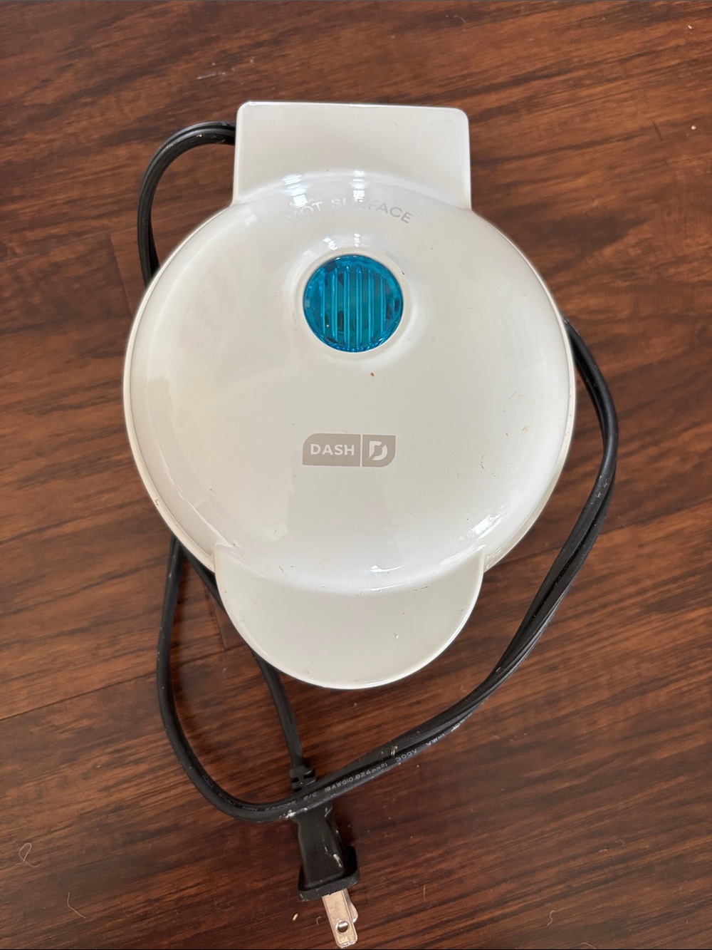 Dash White Mini Sandwich Maker with Blue Indicator